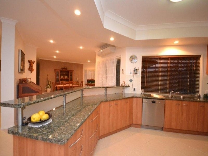 1 Jess Place, Coral Cove QLD 4670
