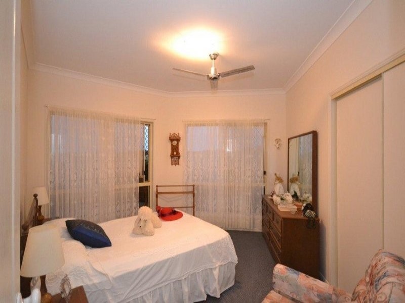 1 Jess Place, Coral Cove QLD 4670