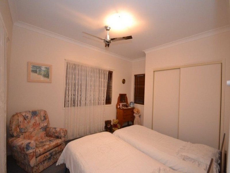 1 Jess Place, Coral Cove QLD 4670