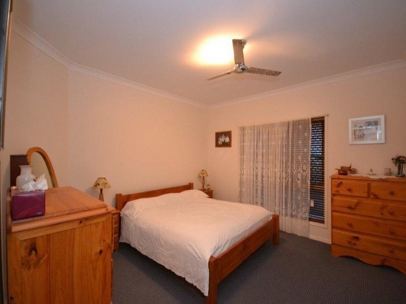 1 Jess Place, Coral Cove QLD 4670