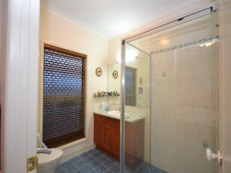 1 Jess Place, Coral Cove QLD 4670