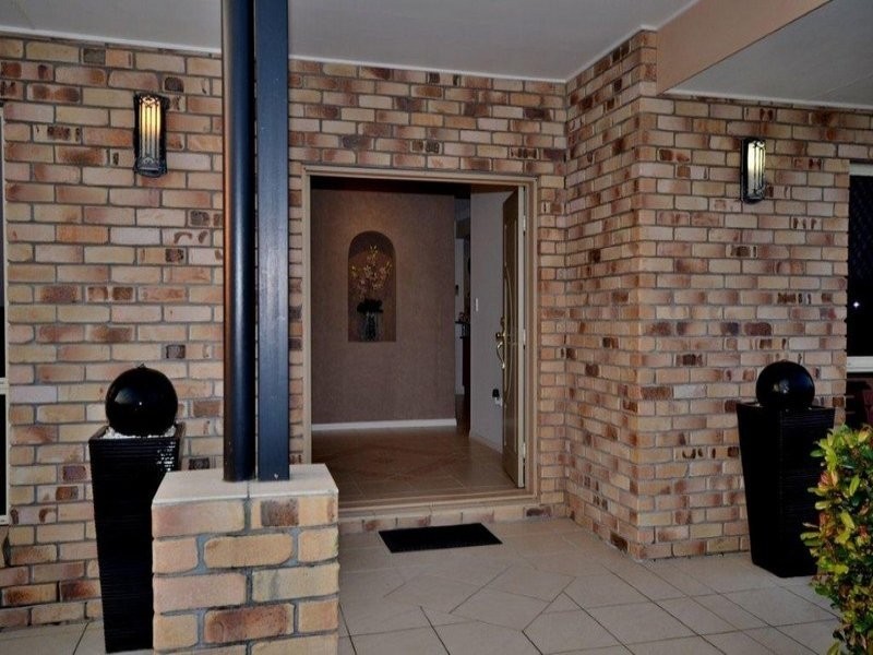 1 Jess Place, Coral Cove QLD 4670