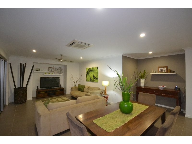 4 Leon Place, Coral Cove QLD 4670