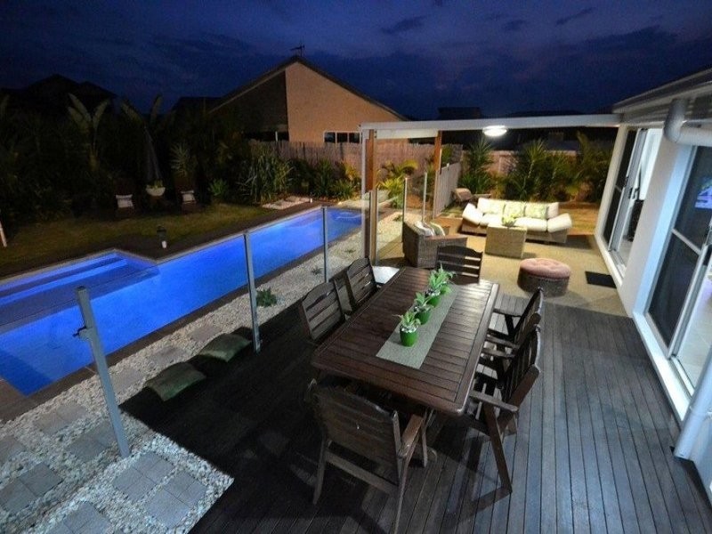 4 Leon Place, Coral Cove QLD 4670
