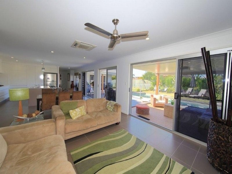 4 Leon Place, Coral Cove QLD 4670