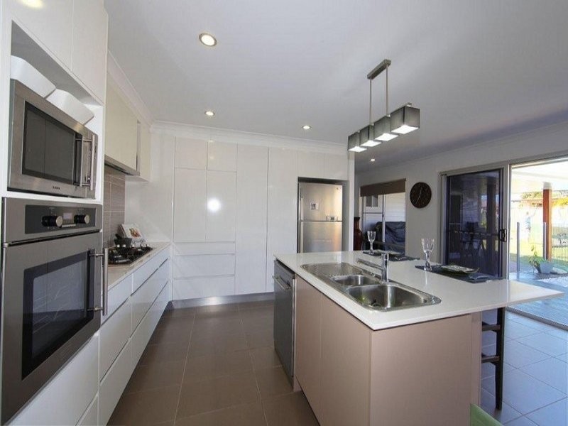 4 Leon Place, Coral Cove QLD 4670