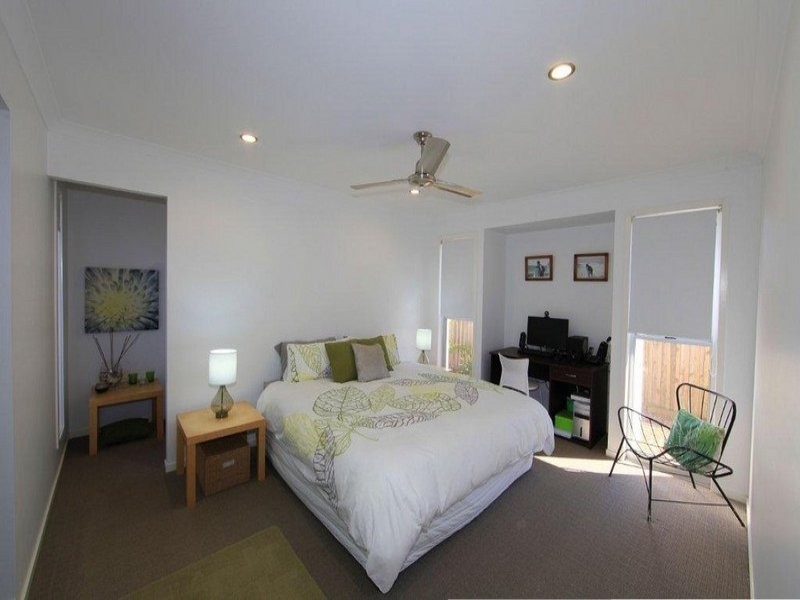 4 Leon Place, Coral Cove QLD 4670