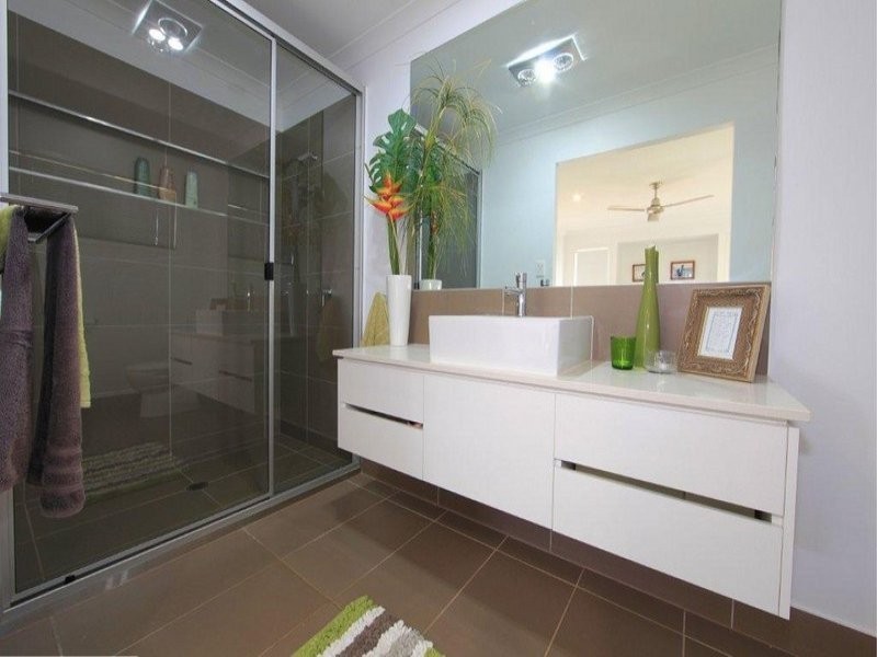 4 Leon Place, Coral Cove QLD 4670