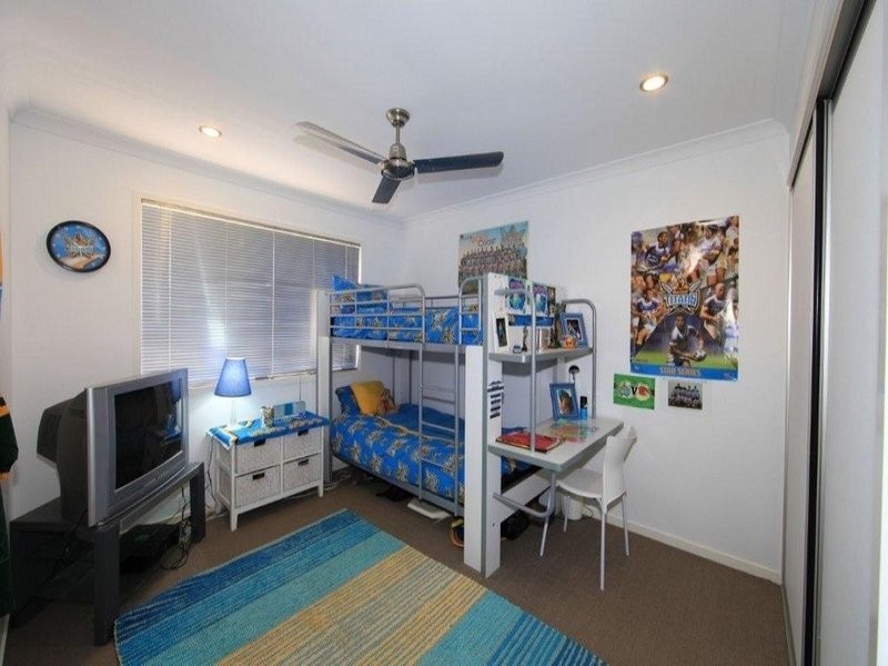 4 Leon Place, Coral Cove QLD 4670