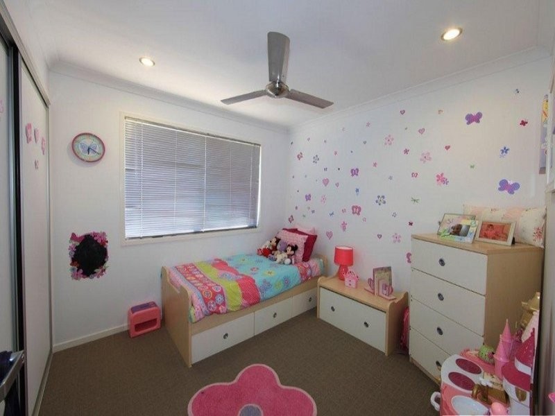 4 Leon Place, Coral Cove QLD 4670