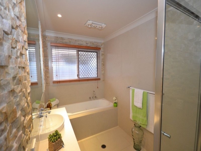 2 Freshwater Drive, Branyan QLD 4670