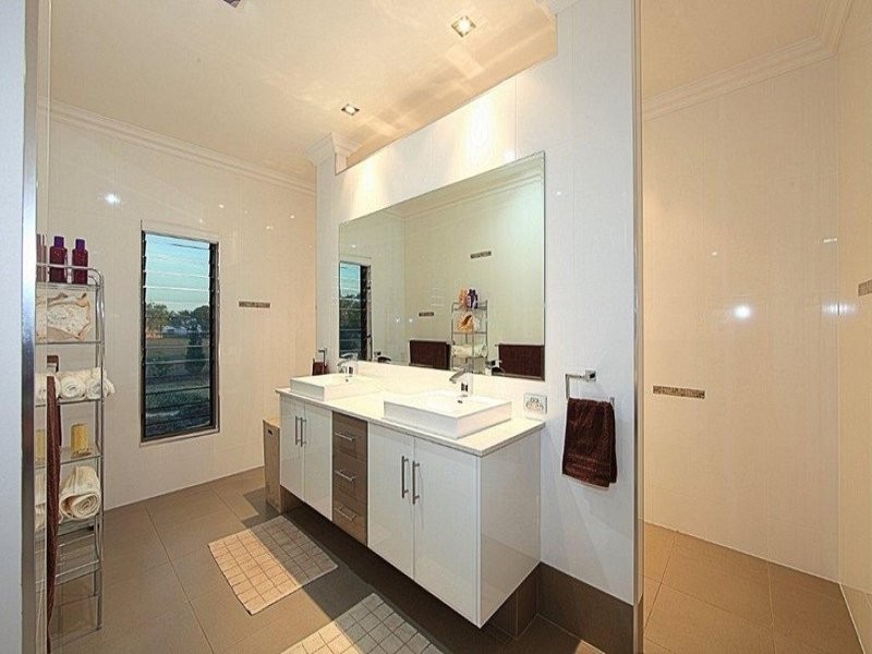 25 Pinto Avenue, Branyan QLD 4670