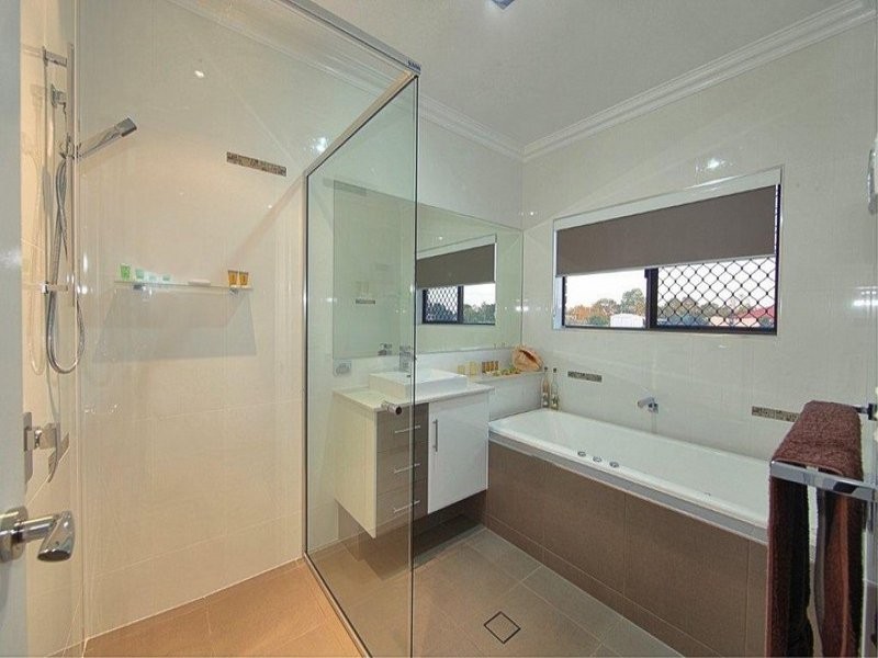25 Pinto Avenue, Branyan QLD 4670