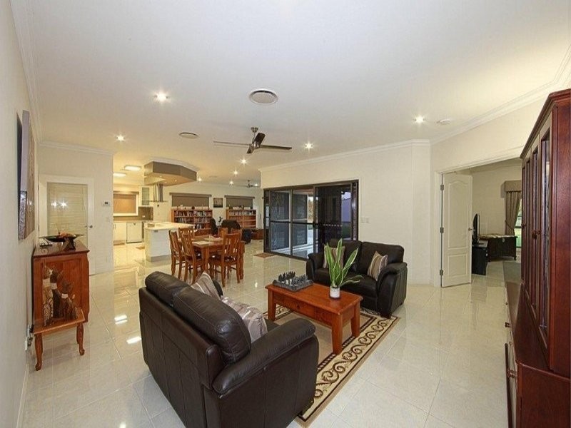 25 Pinto Avenue, Branyan QLD 4670