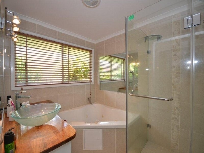 18 Wilson Street, Kepnock QLD 4670