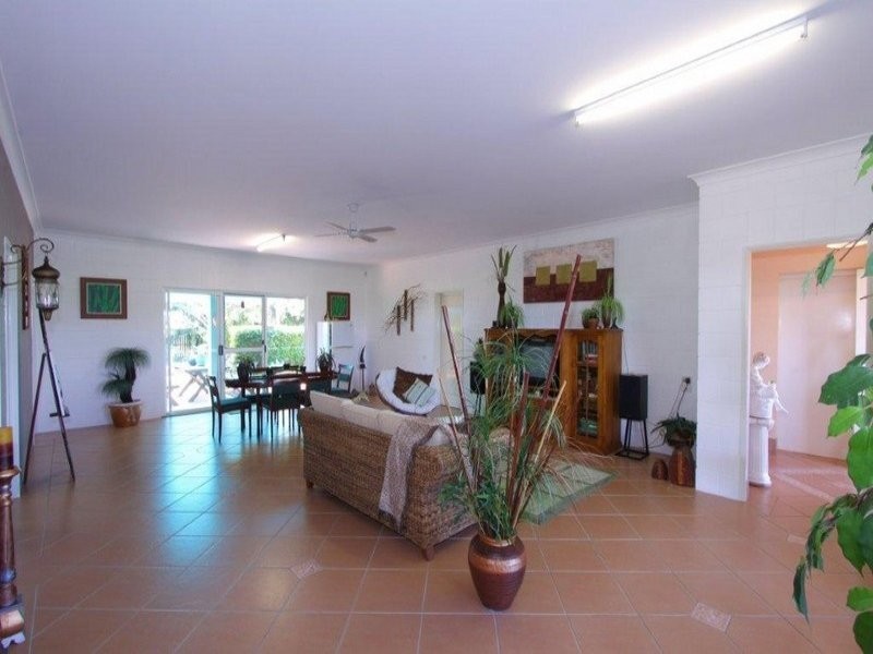 34 Lihs Street, Elliott Heads QLD 4670