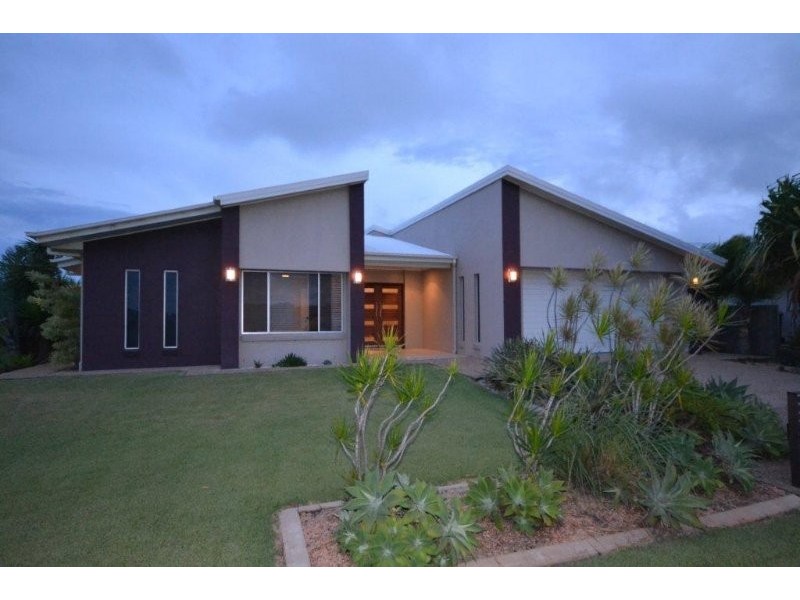 21 Back Hill Drive, Coral Cove QLD 4670