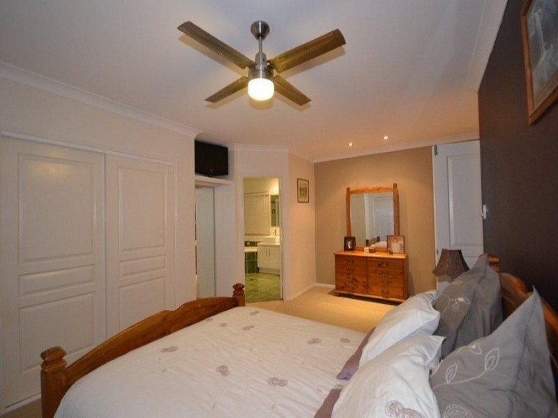 21 Back Hill Drive, Coral Cove QLD 4670