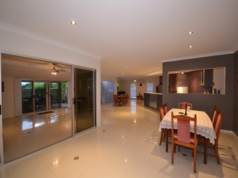 21 Back Hill Drive, Coral Cove QLD 4670