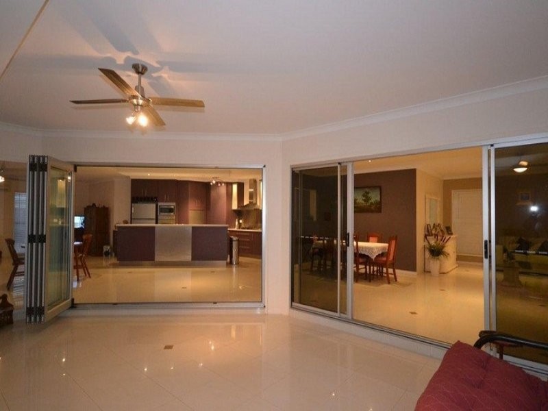 21 Back Hill Drive, Coral Cove QLD 4670