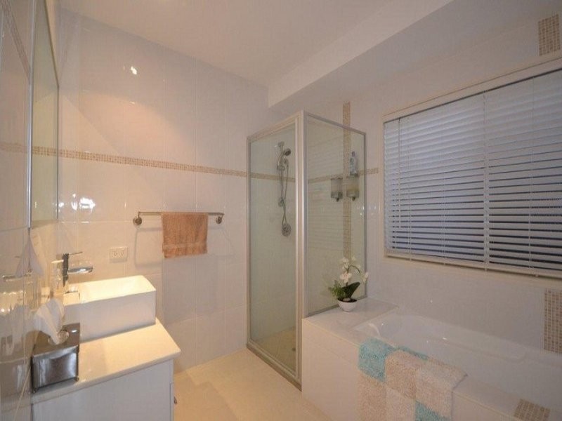 21 Back Hill Drive, Coral Cove QLD 4670