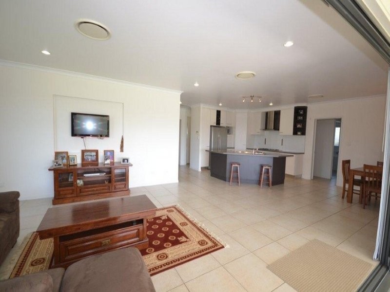 16 Bisdee Street, Coral Cove QLD 4670