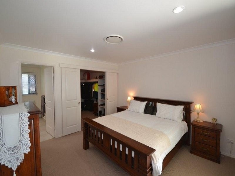 16 Bisdee Street, Coral Cove QLD 4670