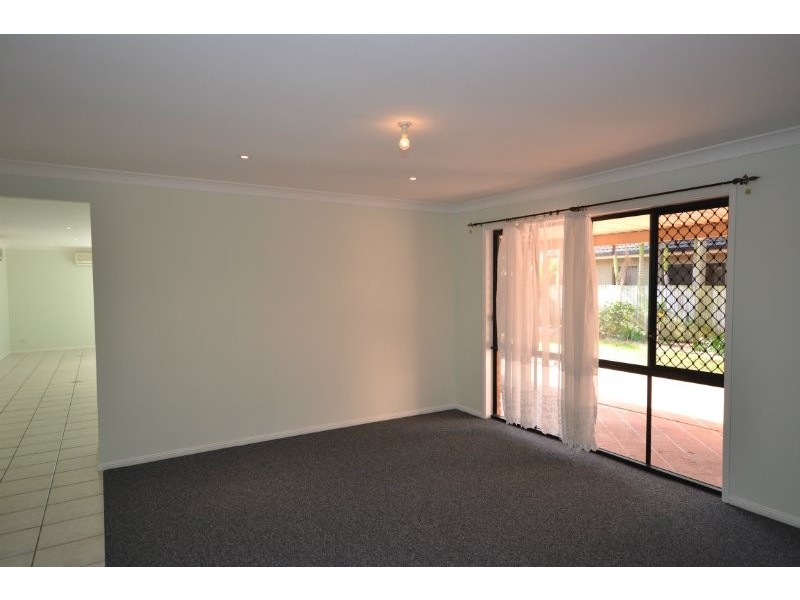 11 Walnut Court, Birkdale QLD 4159