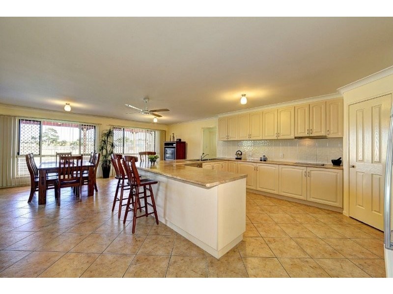 1 Whitesails Court, Innes Park QLD 4670