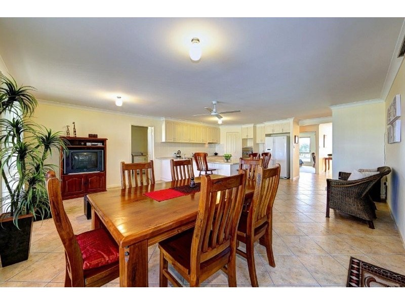 1 Whitesails Court, Innes Park QLD 4670
