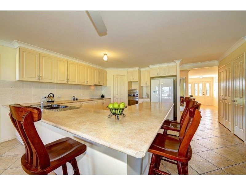 1 Whitesails Court, Innes Park QLD 4670