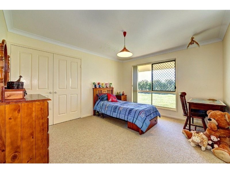 1 Whitesails Court, Innes Park QLD 4670