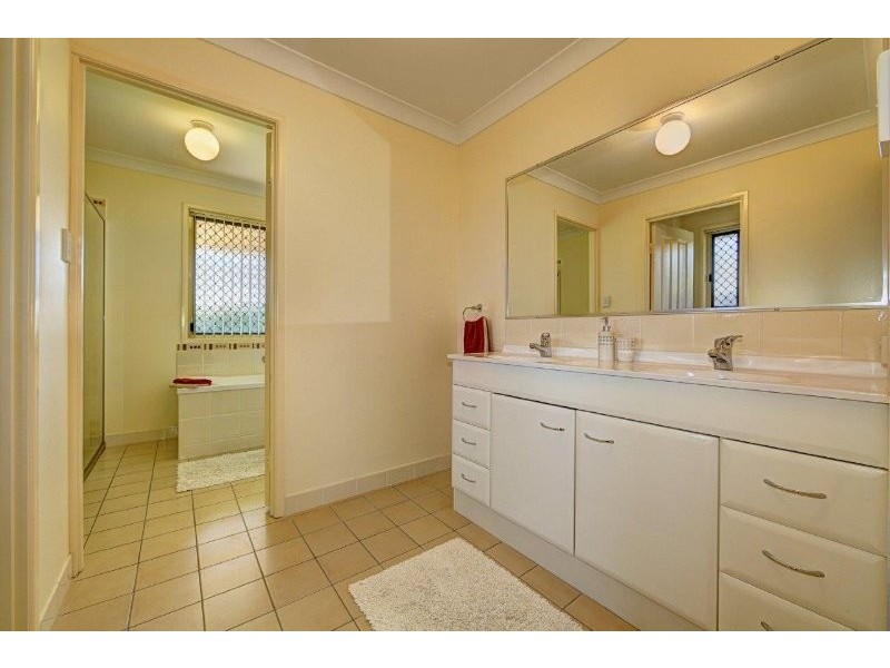 1 Whitesails Court, Innes Park QLD 4670