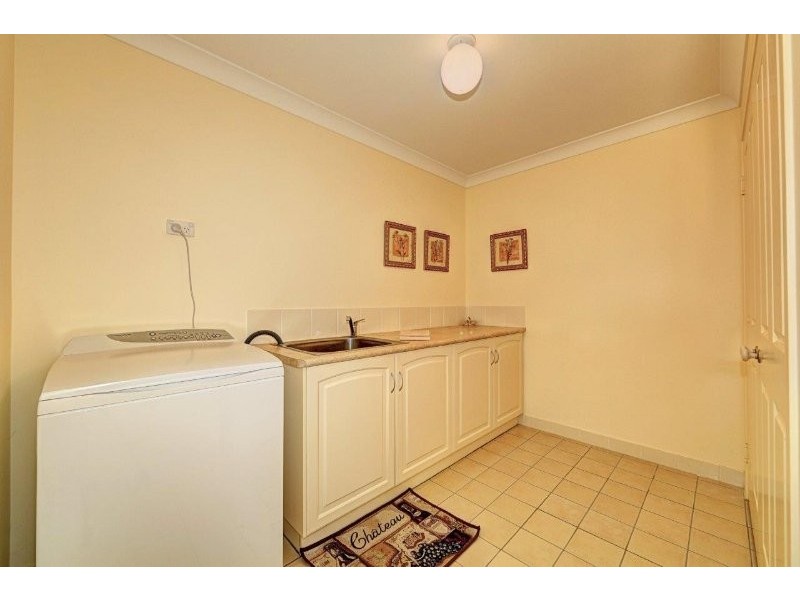 1 Whitesails Court, Innes Park QLD 4670