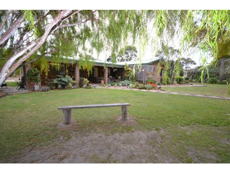 8 Park Royal Drive, Branyan QLD 4670