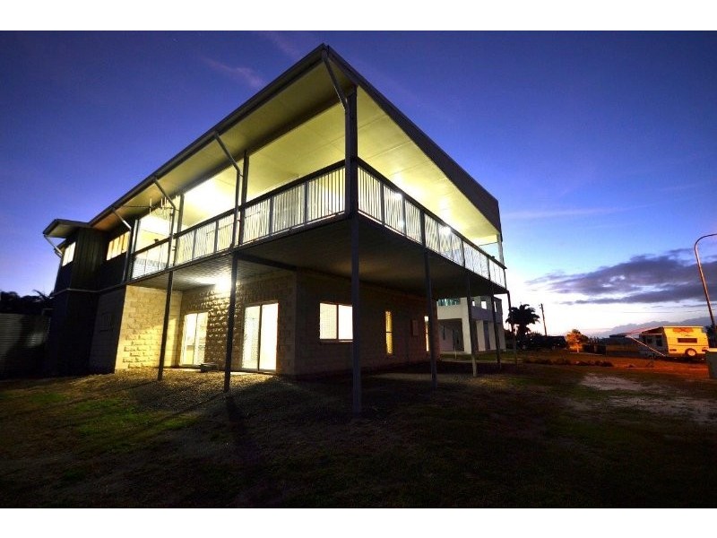 135 Shelley Street, Burnett Heads QLD 4670