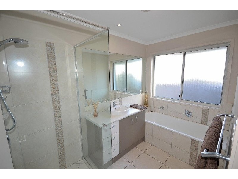 4 Bright Court, Burnside QLD 4560