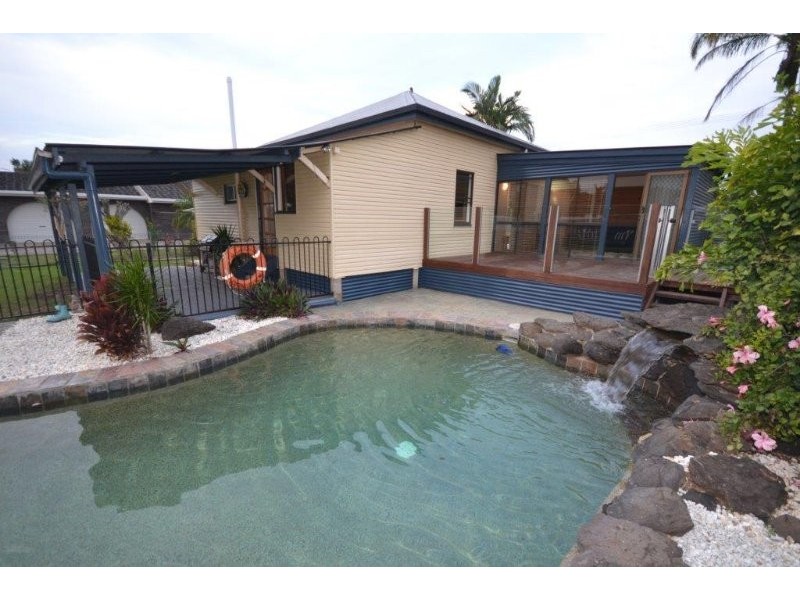 229 McCarthy Street, Avenell Heights QLD 4670
