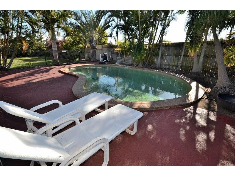 2 Spyglass Hill Court, Coral Cove QLD 4670