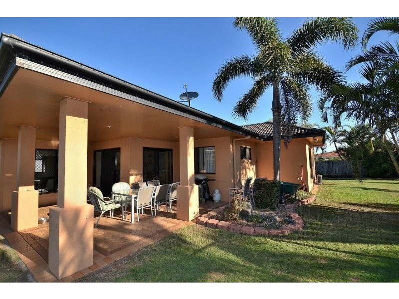 2 Spyglass Hill Court, Coral Cove QLD 4670