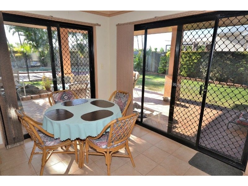 2 Spyglass Hill Court, Coral Cove QLD 4670