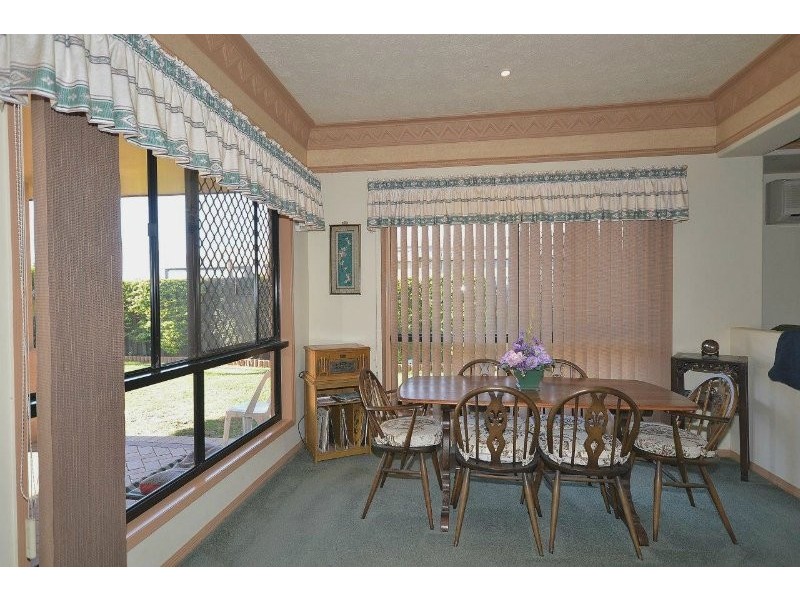 2 Spyglass Hill Court, Coral Cove QLD 4670