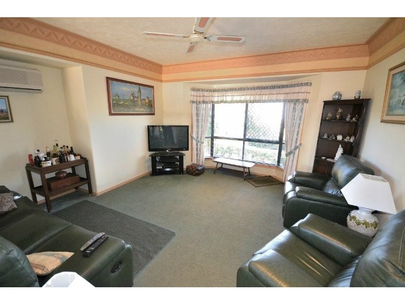 2 Spyglass Hill Court, Coral Cove QLD 4670