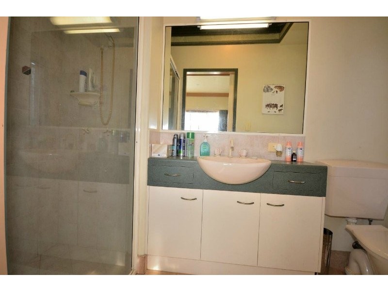 2 Spyglass Hill Court, Coral Cove QLD 4670