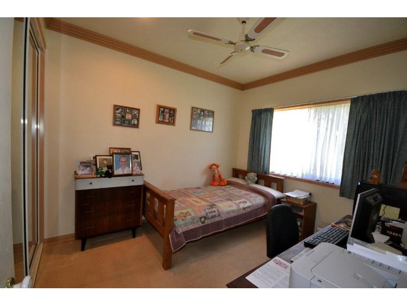 2 Spyglass Hill Court, Coral Cove QLD 4670