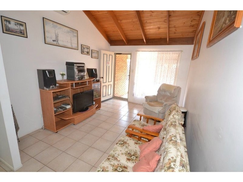 2/31a Thabeban Street, Avenell Heights QLD 4670