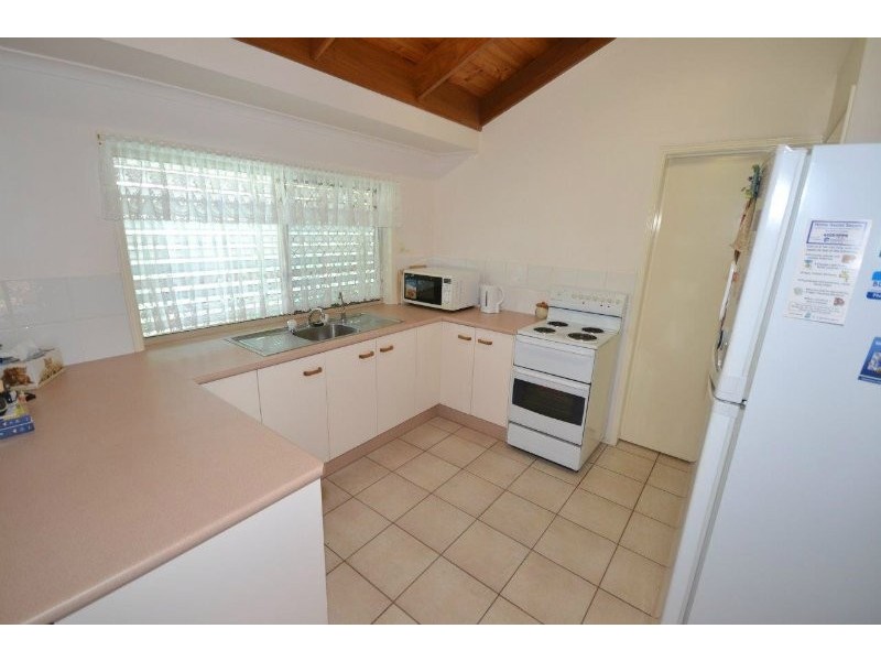 2/31a Thabeban Street, Avenell Heights QLD 4670