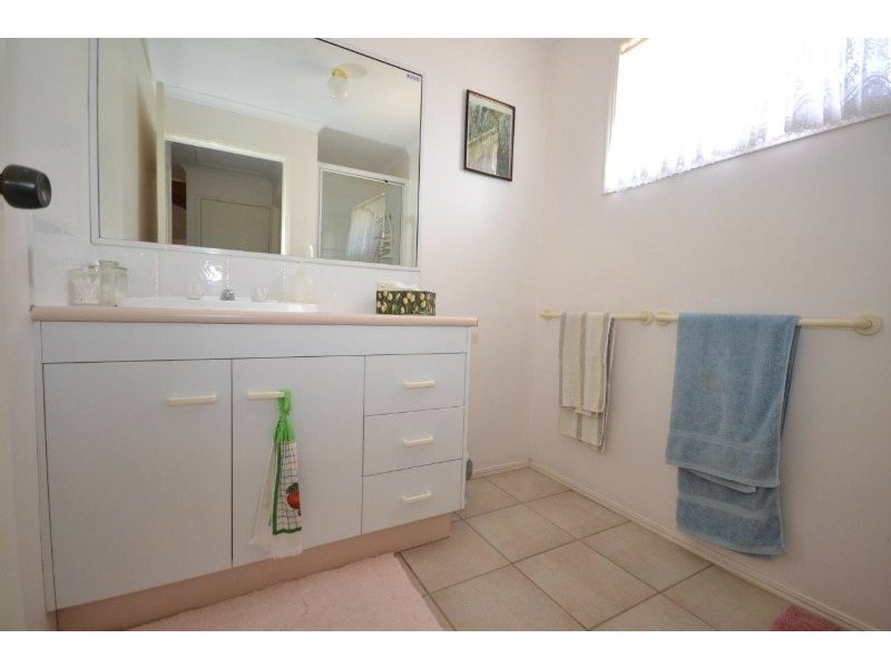 2/31a Thabeban Street, Avenell Heights QLD 4670