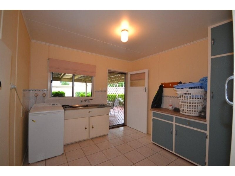 10 Anderson Street, Avenell Heights QLD 4670