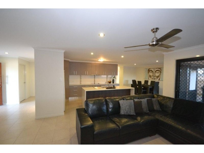 31 Neville Drive, Branyan QLD 4670